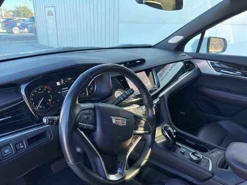 Certified 2023 Cadillac XT6 Premium Luxury image 6