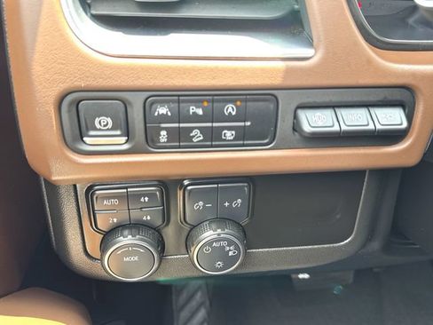 Used 2024 Chevrolet Tahoe High Country AWD/4WD image 18