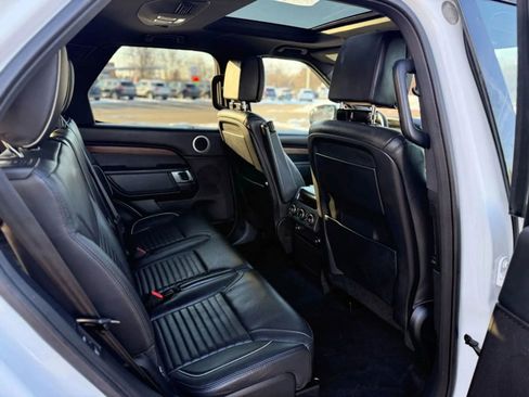 Used 2018 Land Rover Discovery HSE Luxury AWD/4WD image 30
