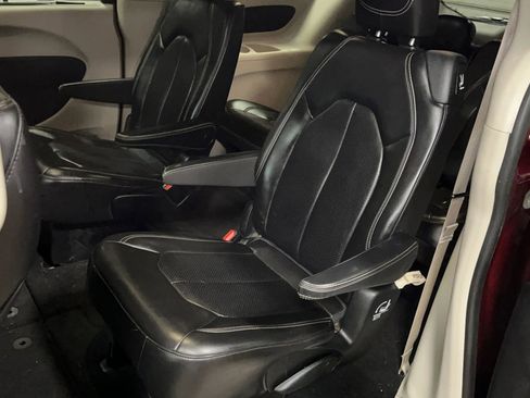 Used 2020 Chrysler Voyager Lxi FWD image 6