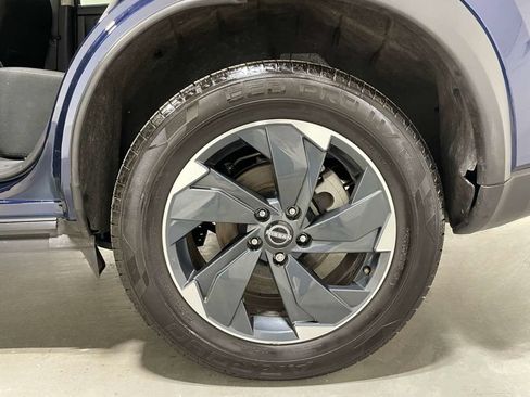 Used 2025 Nissan Rogue SV AWD/4WD image 6