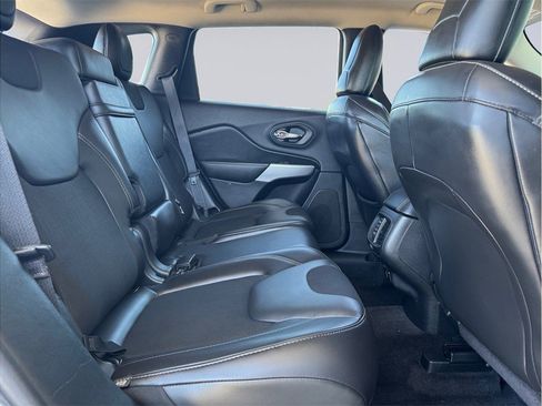 Used 2018 Jeep Cherokee Latitude Plus FWD image 24