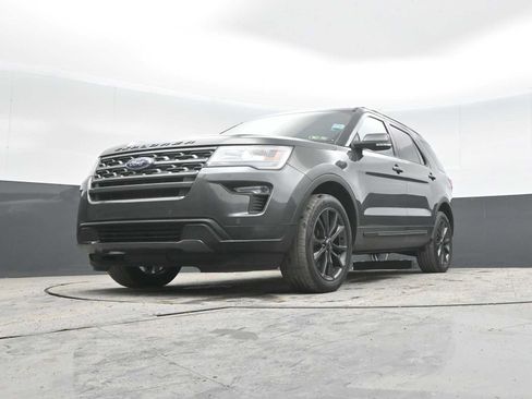 Used 2019 Ford Explorer XLT w/ Equipment Group 202A AWD/4WD image 47