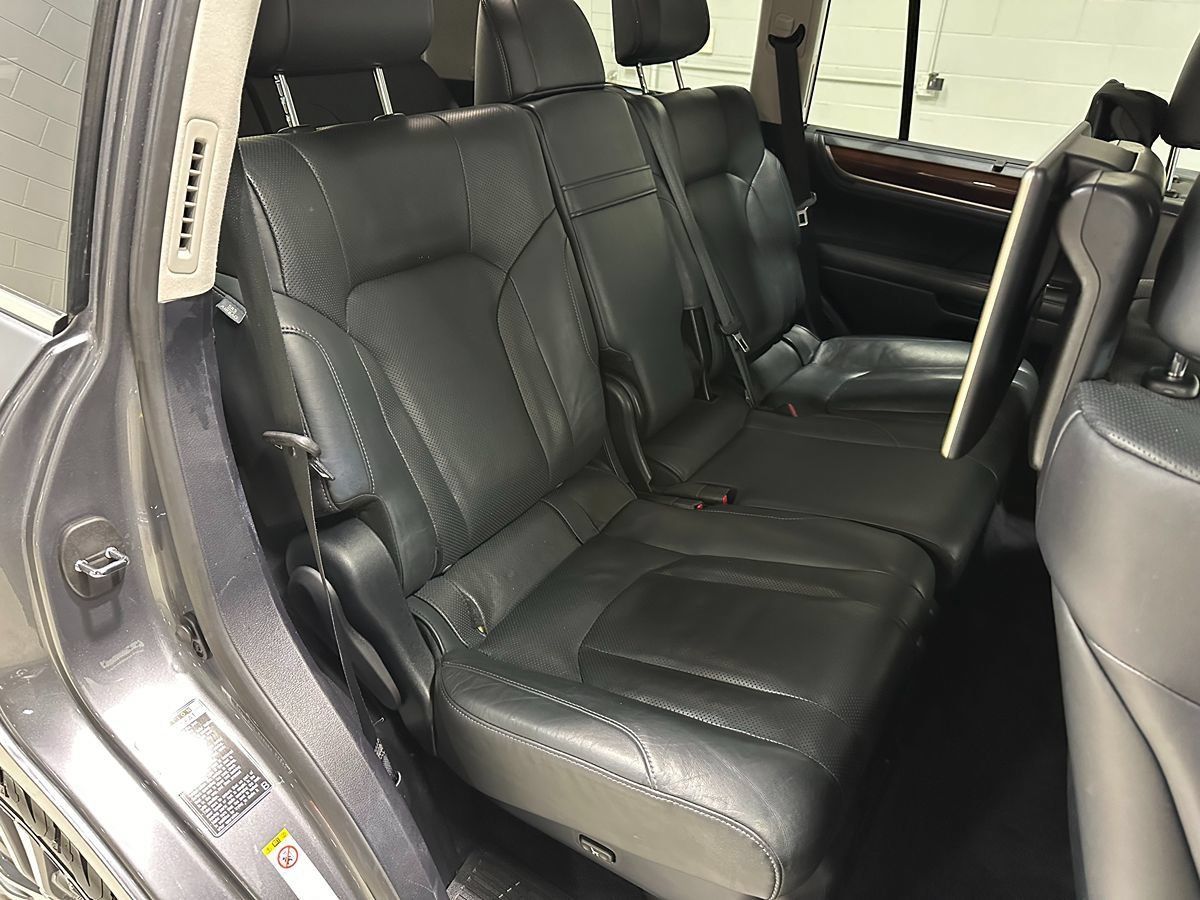 Used 2016 Lexus LX 570 4WD w/ Luxury Package image 16