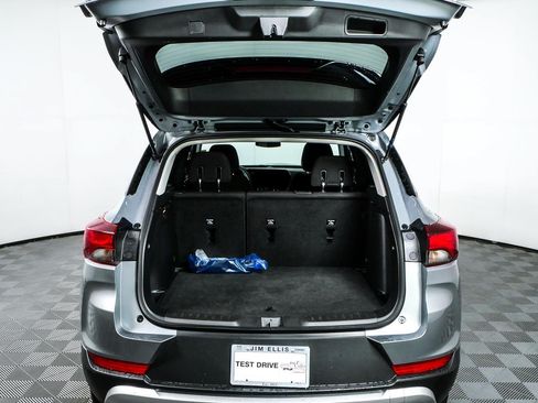 Used 2025 Chevrolet TrailBlazer LT AWD/4WD image 28