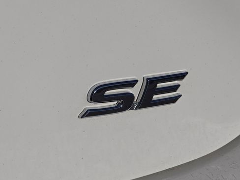 Used 2025 Toyota Camry SE image 8