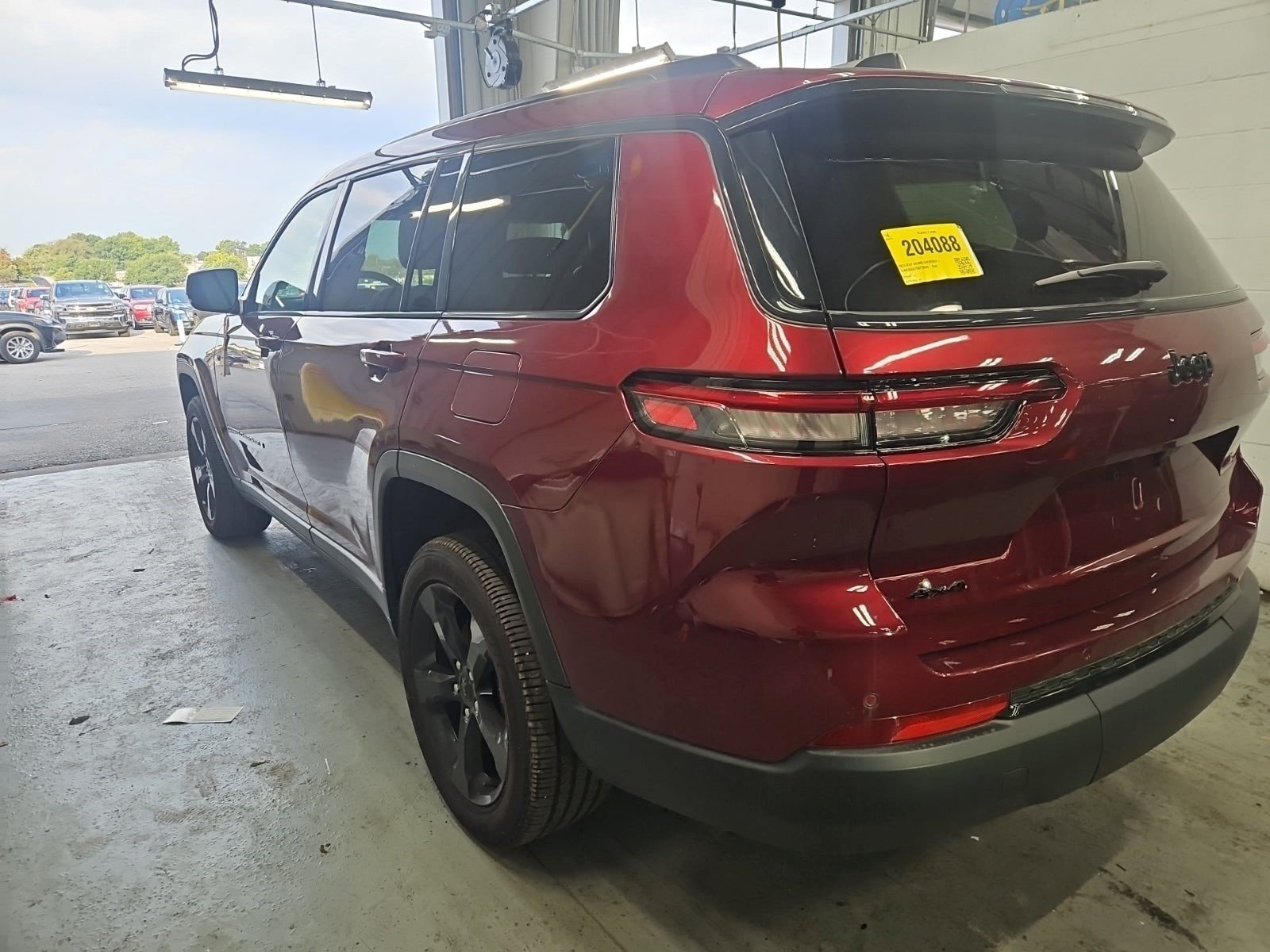 Used 2025 Jeep Grand Cherokee L Laredo AWD/4WD image 4