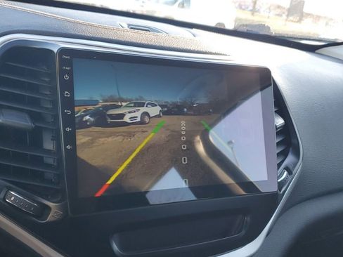 Used 2016 Jeep Cherokee Sport image 23