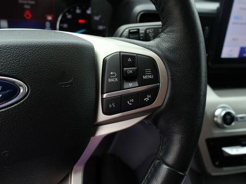 Used 2022 Ford Explorer XLT w/ Equipment Group 202A AWD/4WD image 19