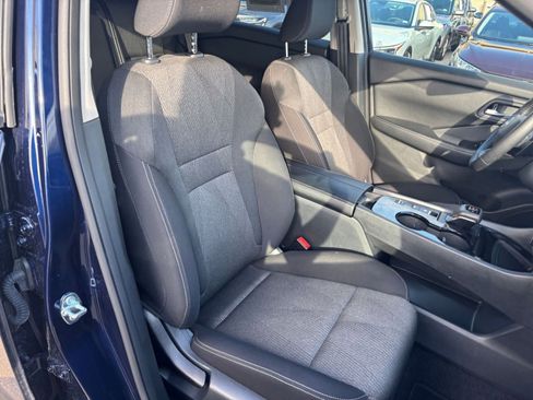 Used 2025 Nissan Rogue SV image 38