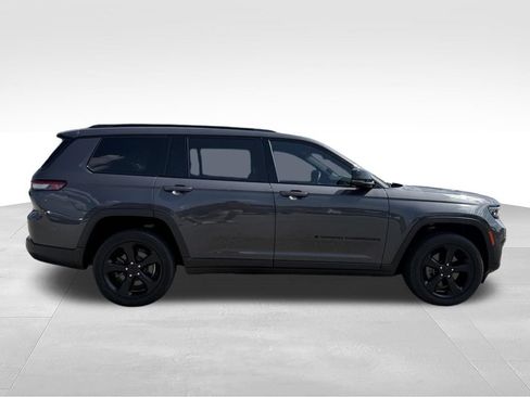 Used 2022 Jeep Grand Cherokee L Laredo RWD image 25