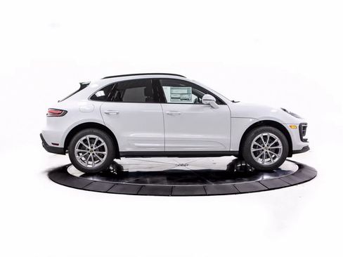 Certified 2026 Porsche Macan image 8
