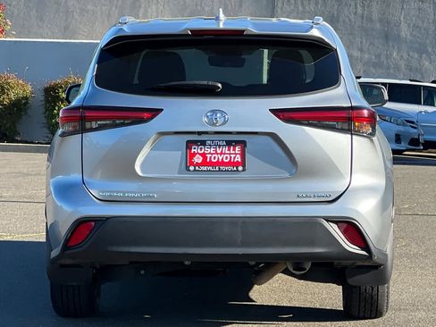 Used 2023 Toyota Highlander XLE image 8