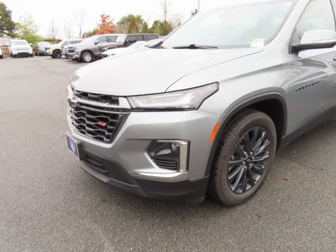 Used 2023 Chevrolet Traverse RS image 8