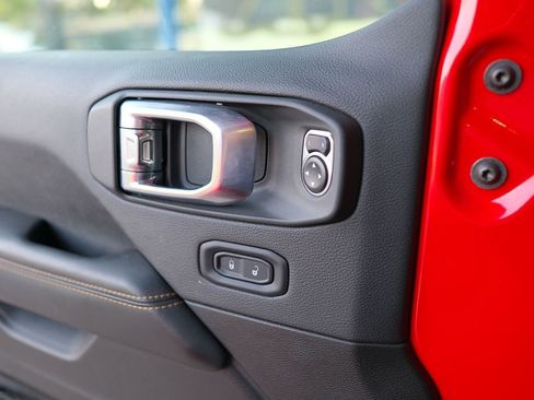 Used 2025 Jeep Wrangler Sahara w/ Safety Group image 9