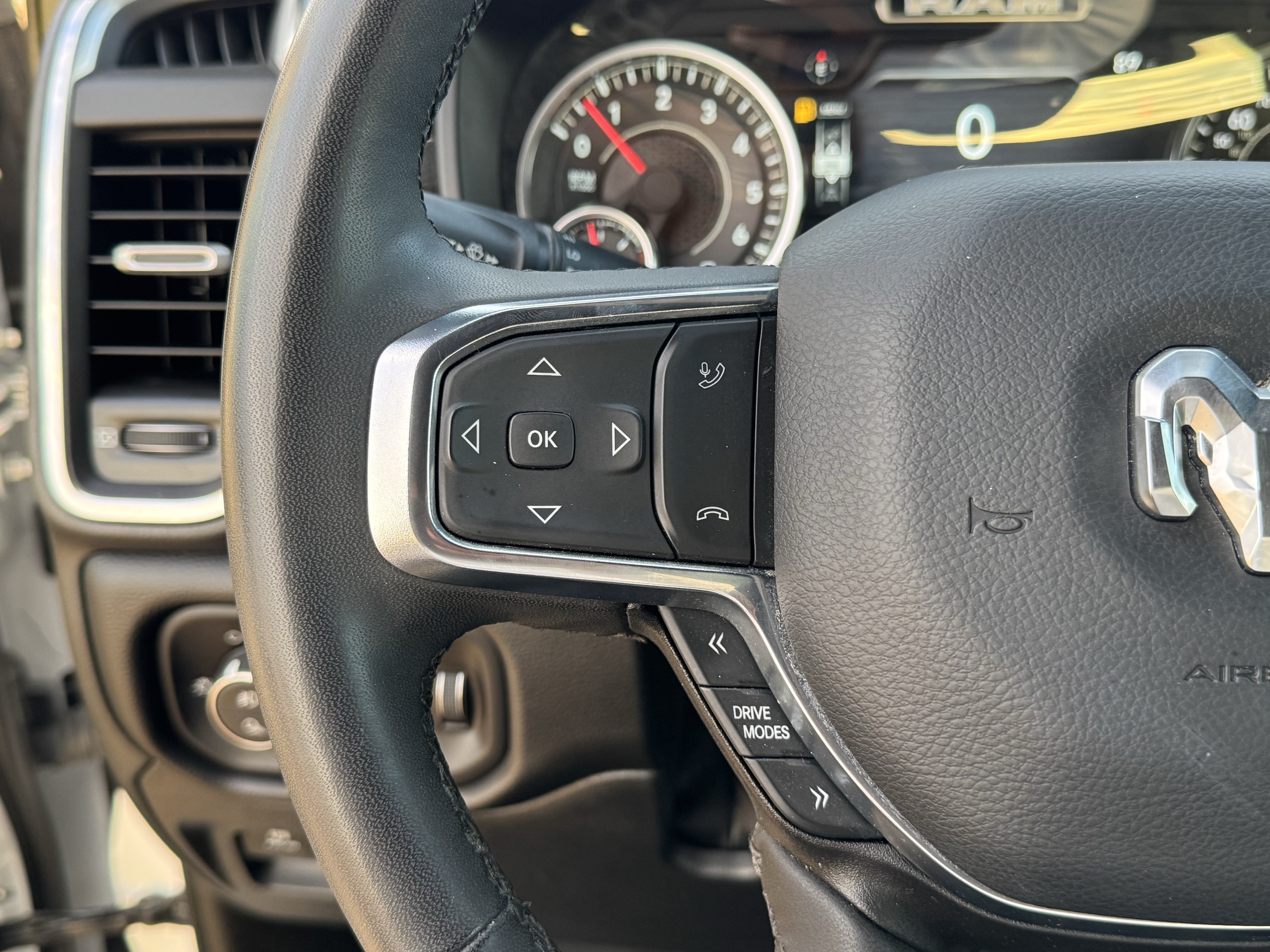 Used 2025 RAM 1500 Laramie w/ Sport Appearance Package AWD/4WD image 30