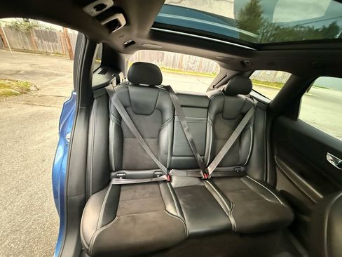 Used 2018 Volvo XC60 T8 R-Design w/ Convenience Package AWD/4WD image 9