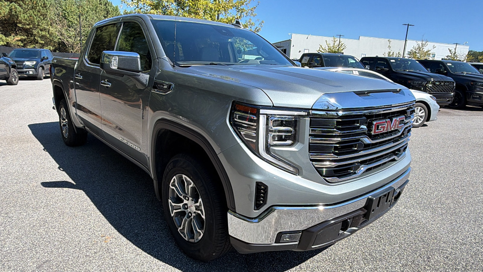 Used 2025 GMC Sierra 1500 SLT AWD/4WD image 5