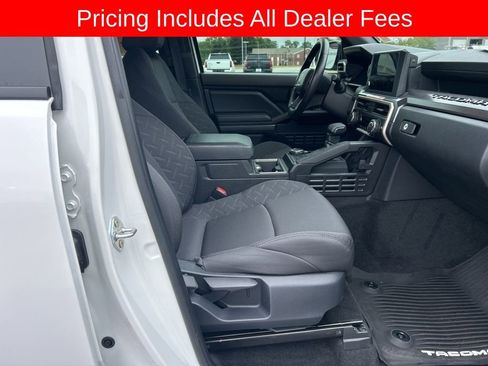 Used 2025 Toyota Tacoma SR5 AWD/4WD image 19