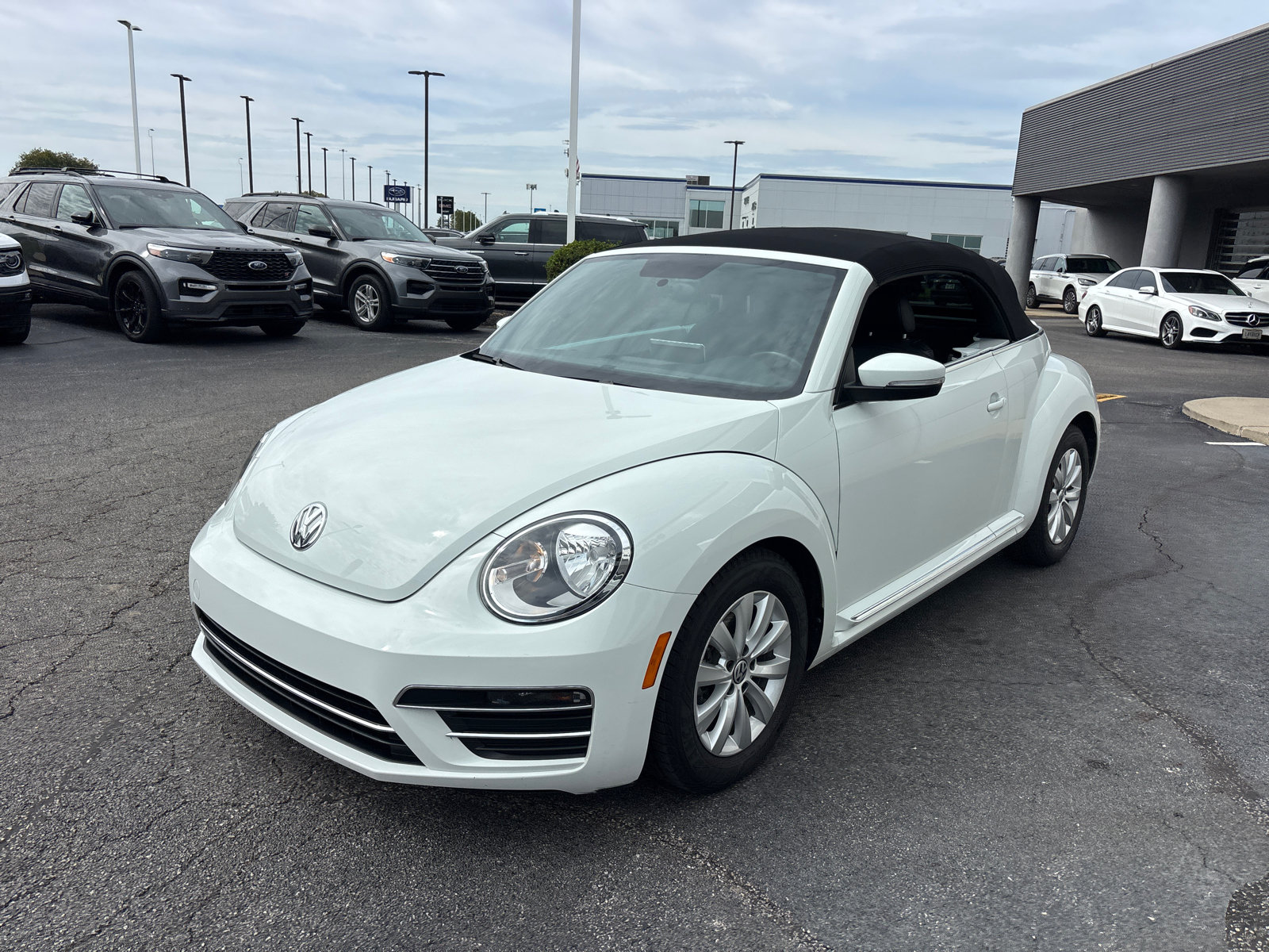 Used 2018 Volkswagen Beetle 2.0T S FWD image 3