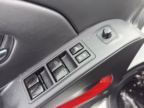 Used 2022 Nissan Frontier PRO-4X image 11