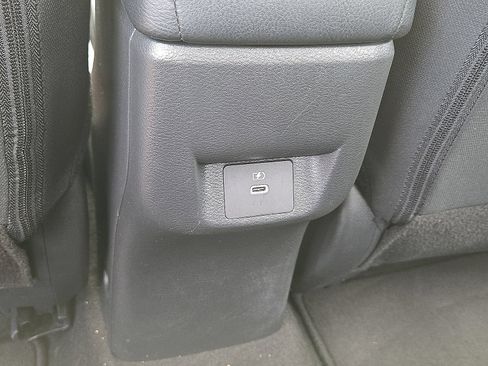 Used 2025 Nissan Versa SR FWD image 16