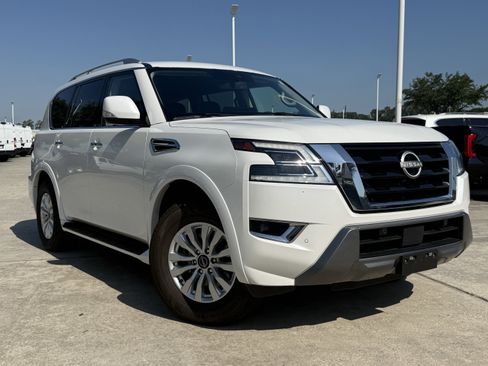 Used 2024 Nissan Armada SV AWD/4WD image 2