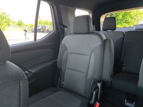 Used 2022 Chevrolet Traverse LT AWD/4WD image 12