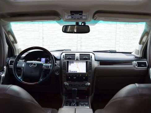 Used 2015 Lexus GX 460 w/ Premium Package image 18