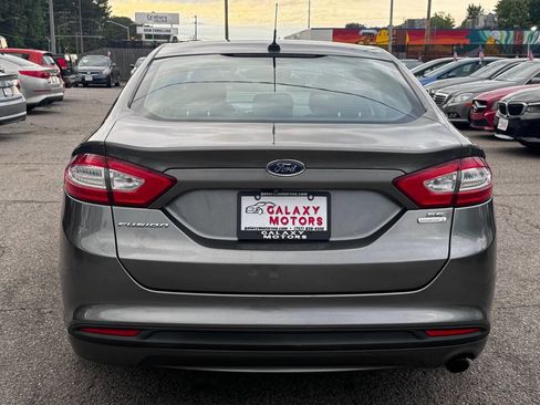 Used 2014 Ford Fusion SE w/ Equipment Group 202A FWD image 10