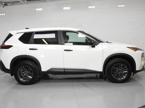 Used 2023 Nissan Rogue S FWD image 5
