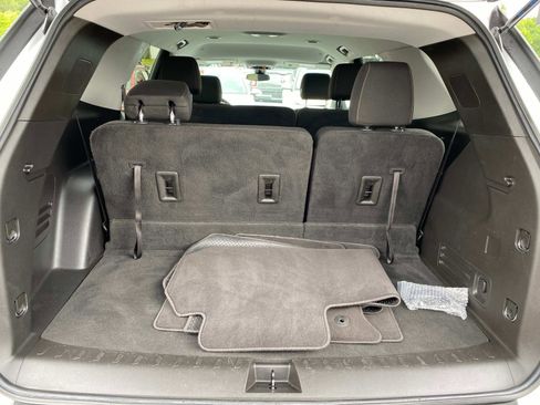 Used 2021 Chevrolet Traverse LS image 5