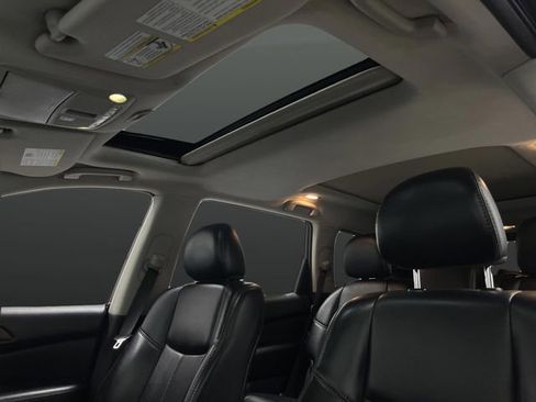 Used 2020 Nissan Pathfinder Platinum image 7