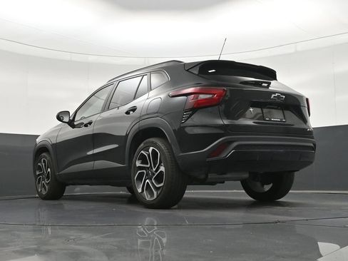 Used 2025 Chevrolet Trax RS w/ Sunroof Package FWD image 26