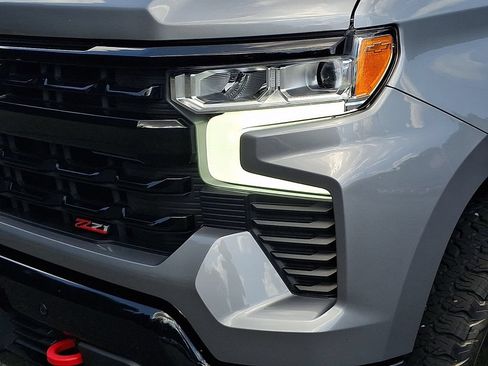 Used 2024 Chevrolet Silverado 1500 LT Trail Boss w/ LT Trail Boss Premium Package AWD/4WD image 9