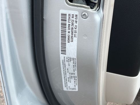 Used 2024 Chrysler Pacifica Touring-L FWD image 31