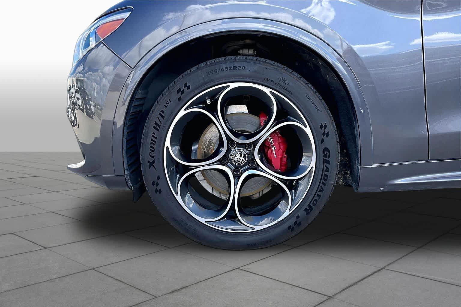 Used 2023 Alfa Romeo Stelvio Veloce AWD/4WD image 11