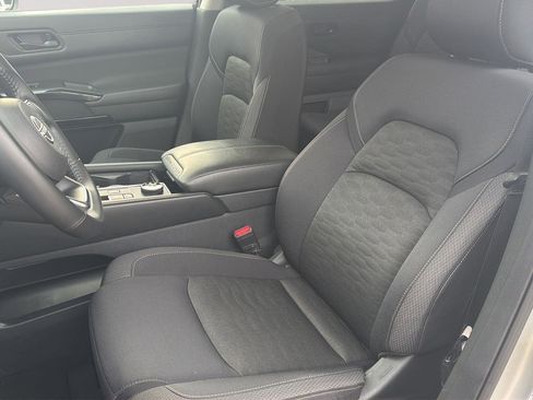 Used 2025 Nissan Pathfinder SV AWD/4WD image 18
