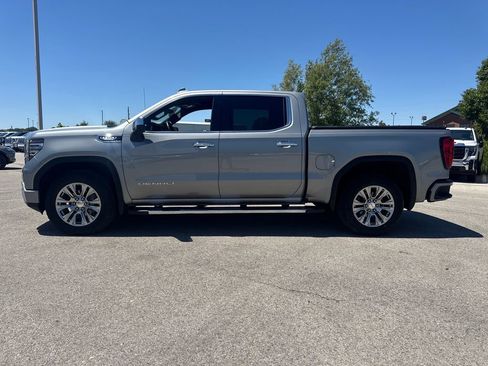 Used 2023 GMC Sierra 1500 Denali w/ Technology Package AWD/4WD image 3