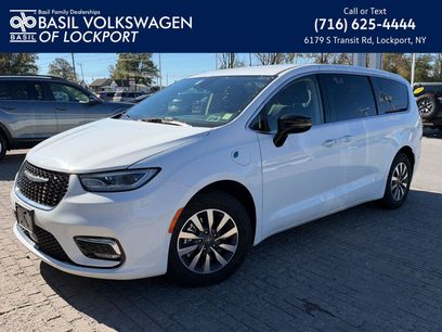 Used 2024 Chrysler Pacifica Limited