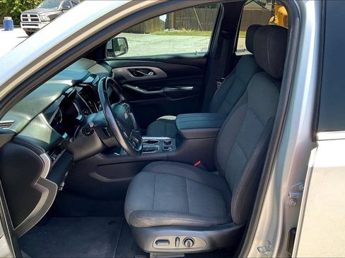 Used 2022 Chevrolet Traverse LT FWD image 23