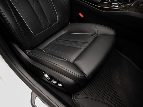 Used 2023 BMW M550i xDrive AWD/4WD image 65