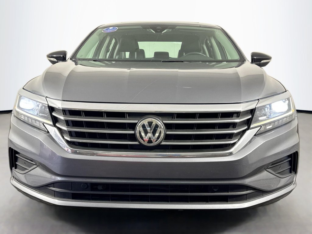 Used 2022 Volkswagen Passat 2.0T FWD image 2