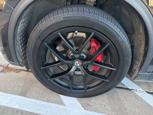 Used 2018 Alfa Romeo Stelvio Ti image 3