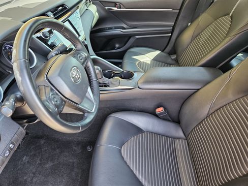 Used 2020 Toyota Camry SE w/ Convenience Package FWD image 11