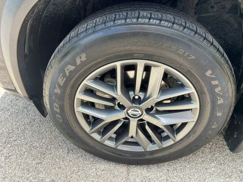 Used 2021 Nissan Rogue S FWD image 11