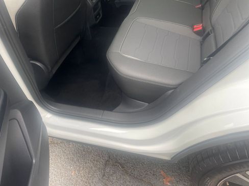 Used 2025 Volkswagen Taos SE image 25