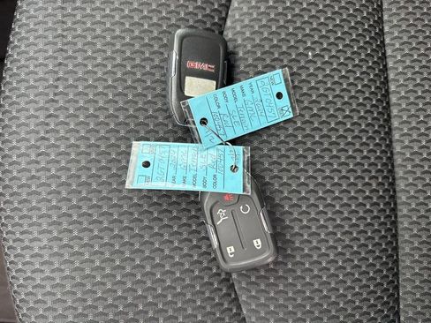 Used 2024 GMC Terrain SLE w/ Driver Convenience Package image 39