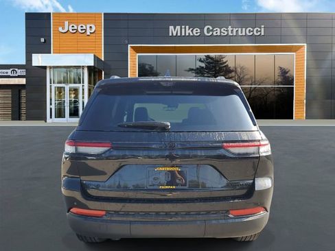 New 2025 Jeep Grand Cherokee Limited image 4