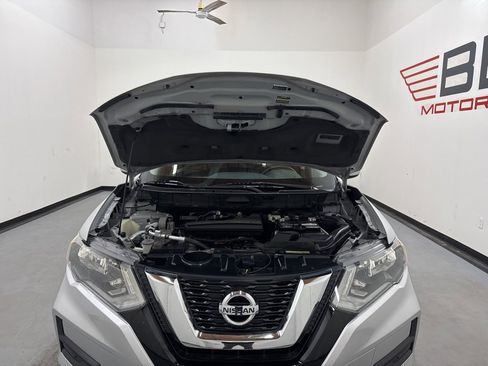 Used 2017 Nissan Rogue SV w/ SV Family Package image 5